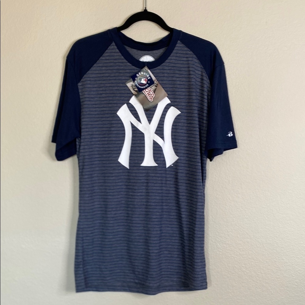 Stitches Yankees Blue and White Short Sleeve Tee Sz men’s small NWT